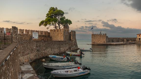 LEPANTO PORT IN EARLY MORNING