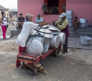 Loading Pots