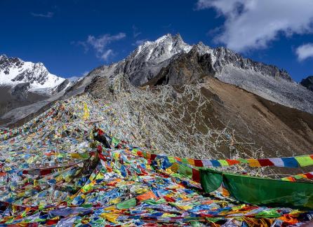 Yunnan Flags And Peaks