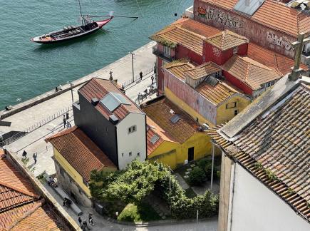 Boat and colourful houses