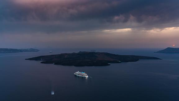 SUNSET VULCAN THIRA