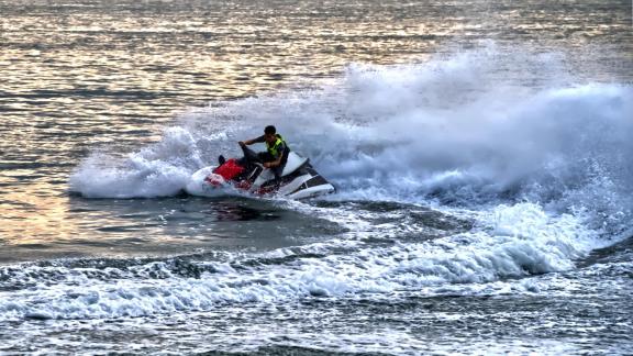 Speed boat curving