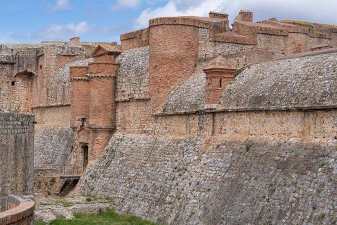 Unique fort de Salses