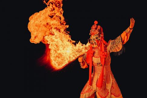 Sichuan Opera Spits Fire 