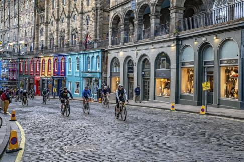 Victoria St cyclists