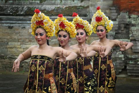 Indonesian Maiden Dance 8