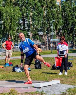 Shot Putter 26b