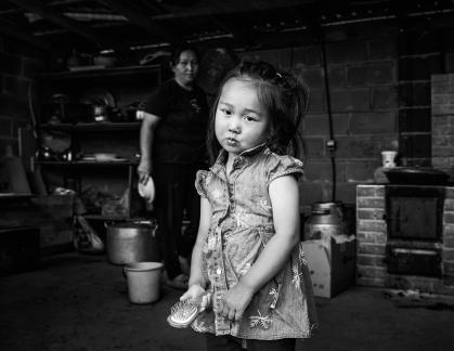 GIRL AND MOMMY KYRGYZSTAN