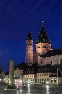 Mainz Cathedral in Blue