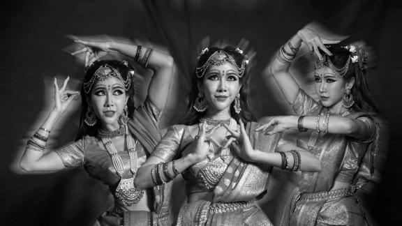 Gorgeous Indian dancers