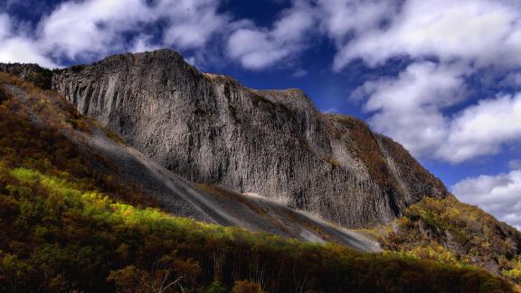 Changbai Mountain Cliffs