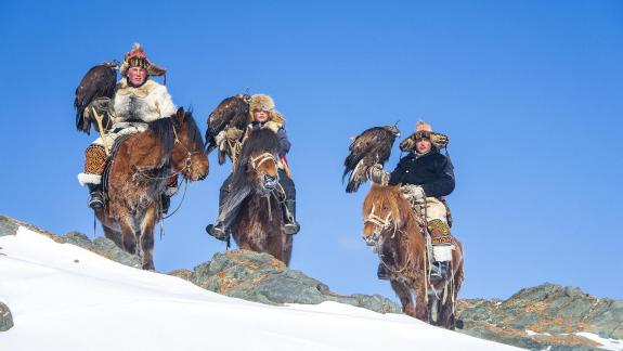 3 Eagle Hunters on a Hill 01