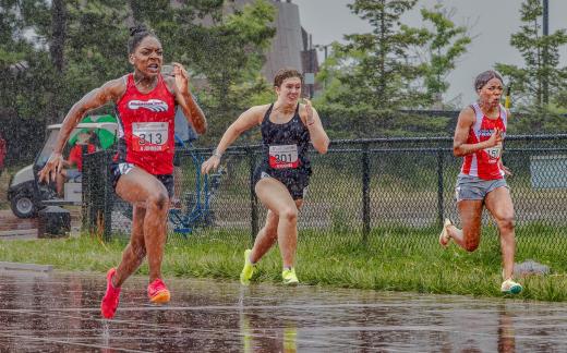 Women race in heavy rain 17