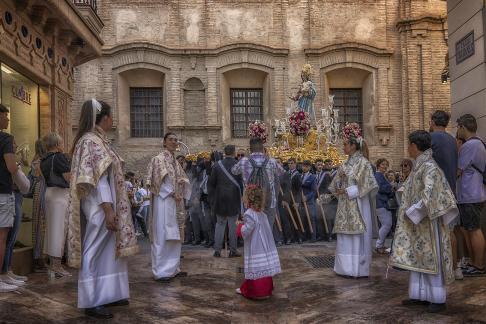 PEQUEÑA Y TRAVIESA