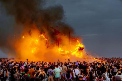 King boat burning ceremony 5