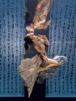 Underwater angel kiss 2