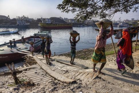 Sand transport workers 6