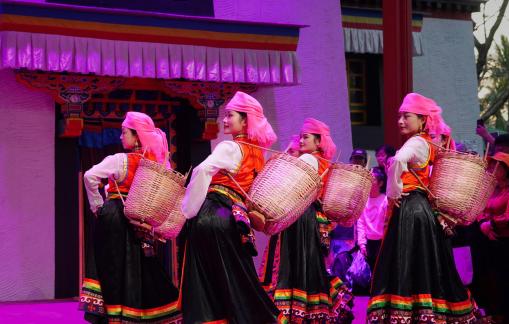 Tibetan Backbasket Dance