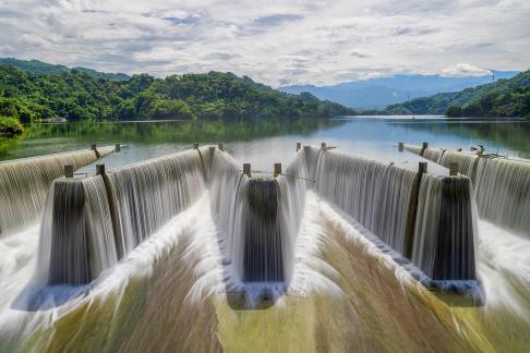 Overflowing Liyutan reservoir