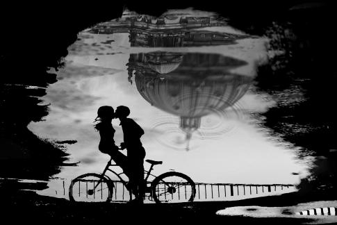 Kiss in the reflection2