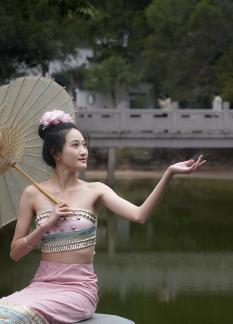 The Dai nationality girl