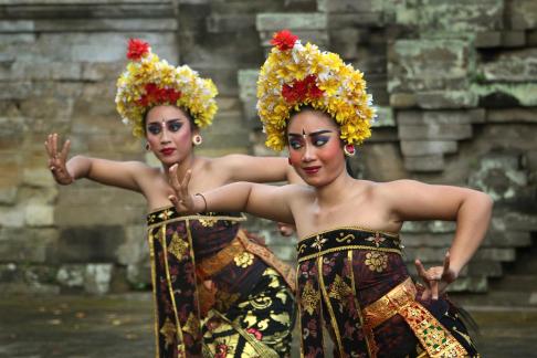 Indonesian Maiden Dance 6