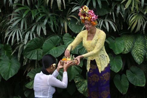 Incense and Flower Ladies 1