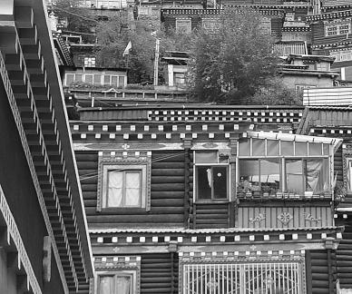 Houses on the mountain ridge 8