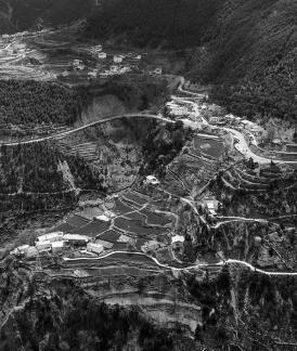 The winding mountain path 9