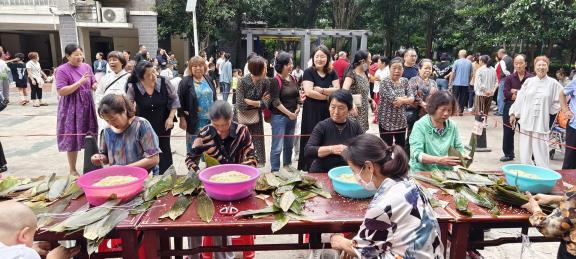 Zongzi making competition 10