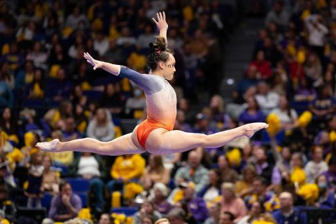 Auburn Gymnast Split 2022