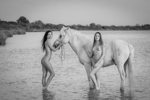 Fanny and Vanessa with the horses 6