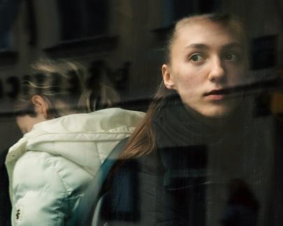 THOUGHTFUL YOUNG WOMAN LOOKING AWAY