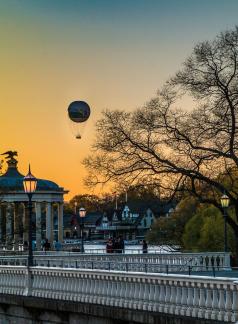 Zoo Balloon Over BoatHouse Row