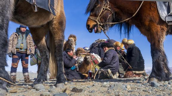 Lunch Break Mongolia 01