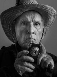 Old photographer-4