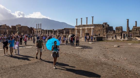 VISITING POMPEII 2023