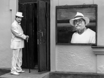 Mens in white