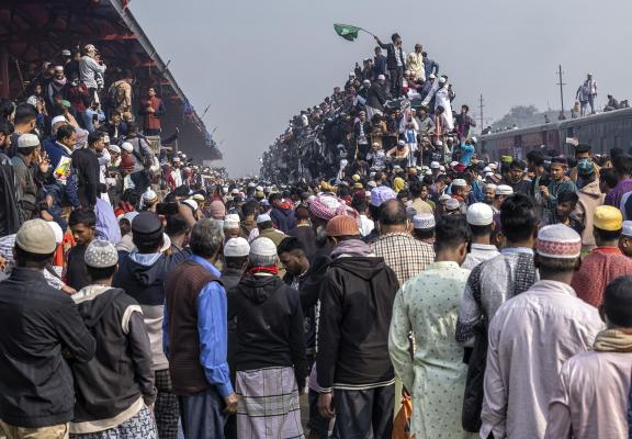 Toji train station in Dhaka 13