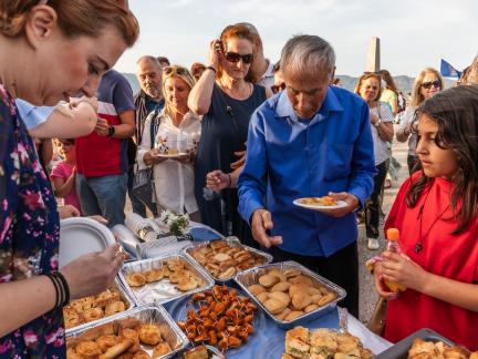 BUFFET OUTSIDE THE CHURCH