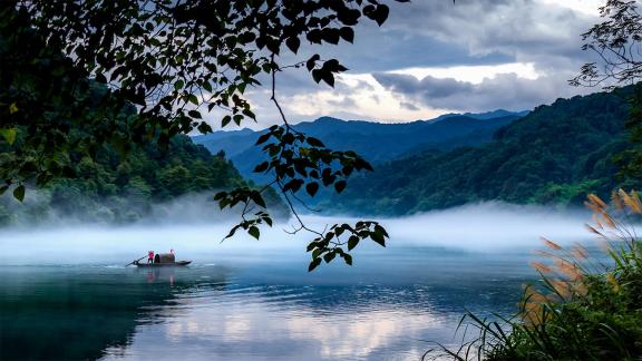 Morning in Dongjiang Lake