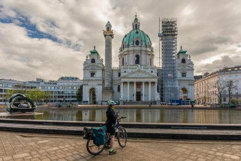 KARLSKIRCHE AT KARLSPLATZ 