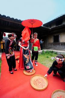 Shezuethnic bride enters the house