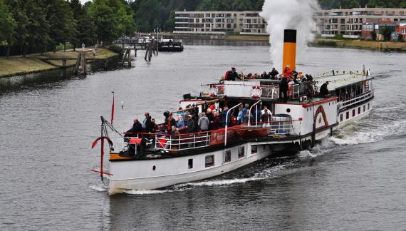 Paddle Steamer 8