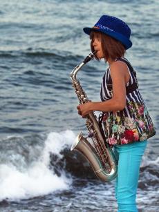 Melody among the waves