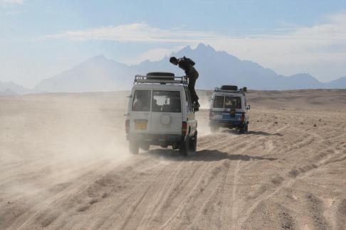 Driving through the Sahara