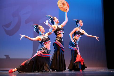 Dancers with hat