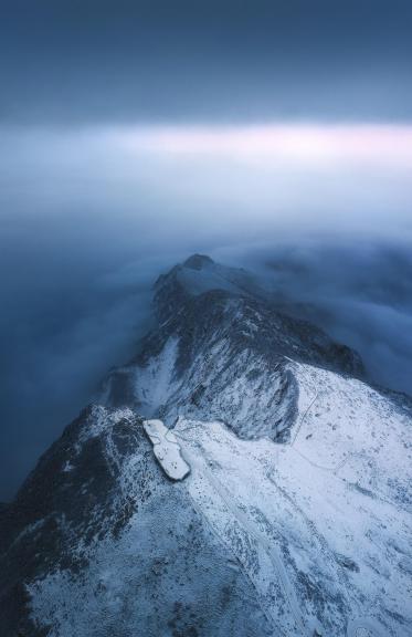 Winter s Embrace: Niubei Mountain